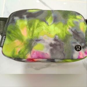 NEW LULULEMON L-HYPER DYE/MULTI ROVER-TIE-DYE 1 L